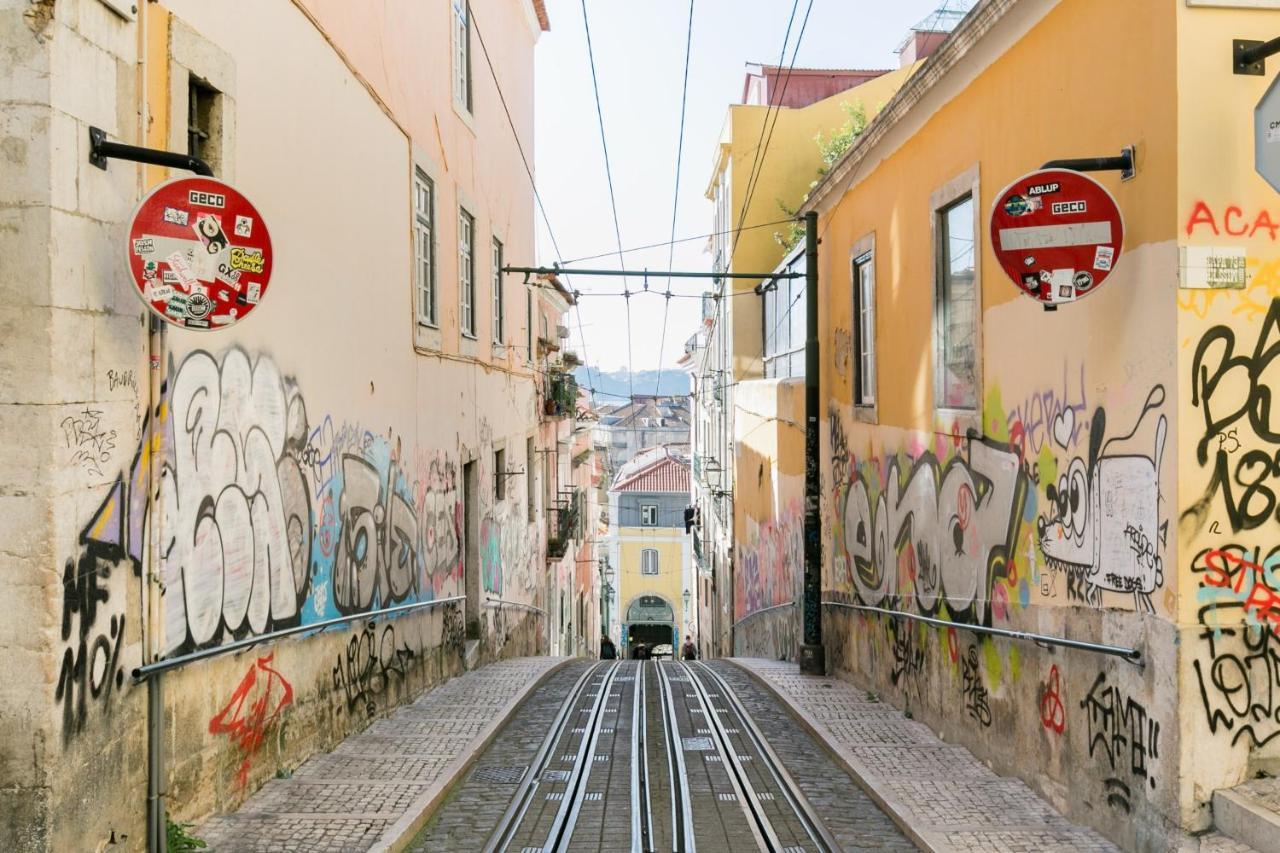Lejlighed Breathtaking River-city View Two Private Terraces 3 Bedrooms And 3 Bathrooms 17th Century Building Bica Chiado District Lisboa