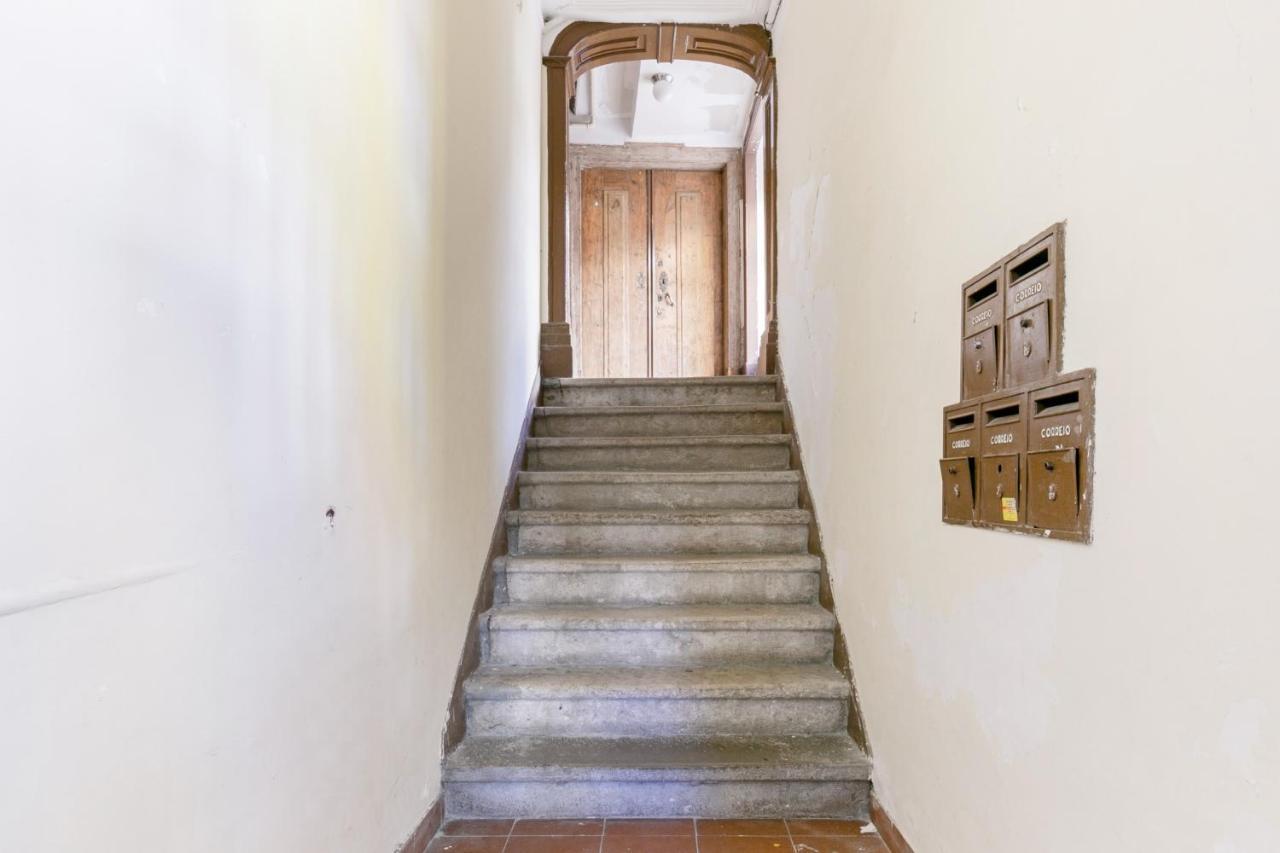 Breathtaking River-city View Two Private Terraces 3 Bedrooms And 3 Bathrooms 17th Century Building Bica Chiado District Lejlighed *
