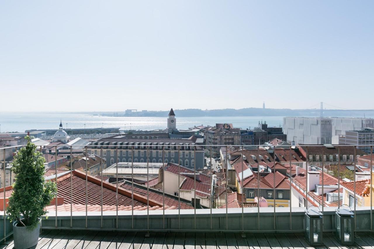 Breathtaking River-city View Two Private Terraces 3 Bedrooms And 3 Bathrooms 17th Century Building Bica Chiado District Lejlighed *