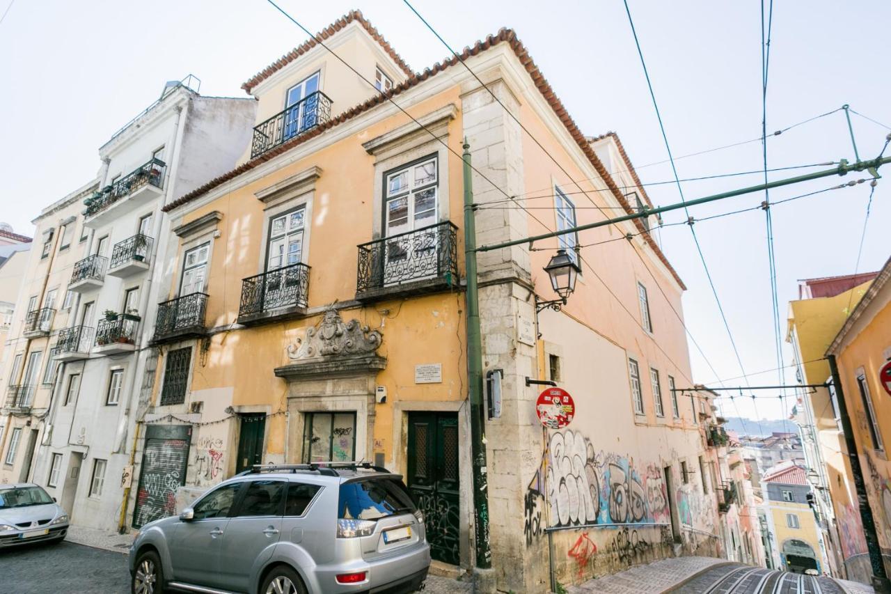 Lejlighed Breathtaking River-city View Two Private Terraces 3 Bedrooms And 3 Bathrooms 17th Century Building Bica Chiado District Lisboa