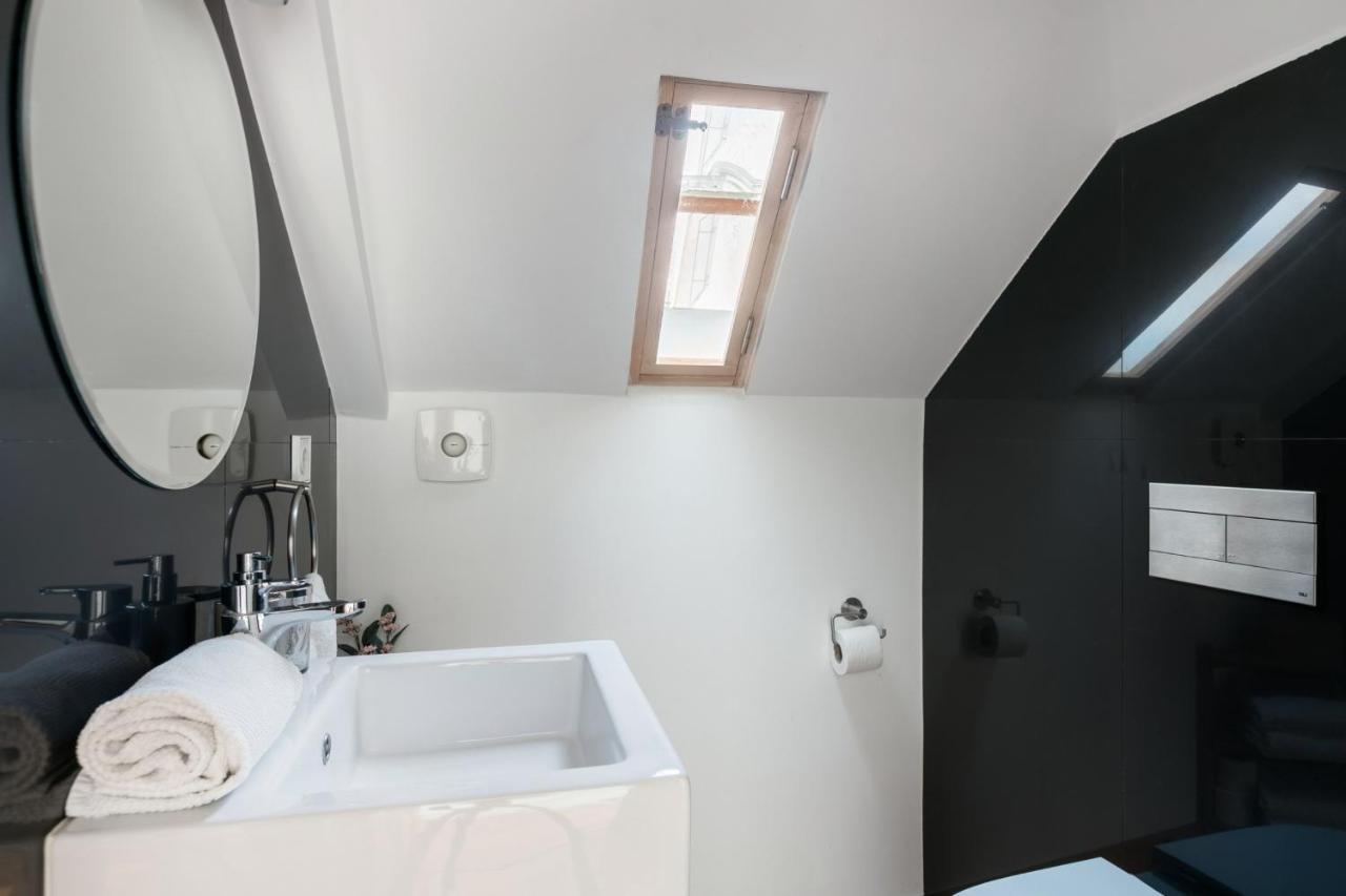 Lejlighed Breathtaking River-city View Two Private Terraces 3 Bedrooms And 3 Bathrooms 17th Century Building Bica Chiado District