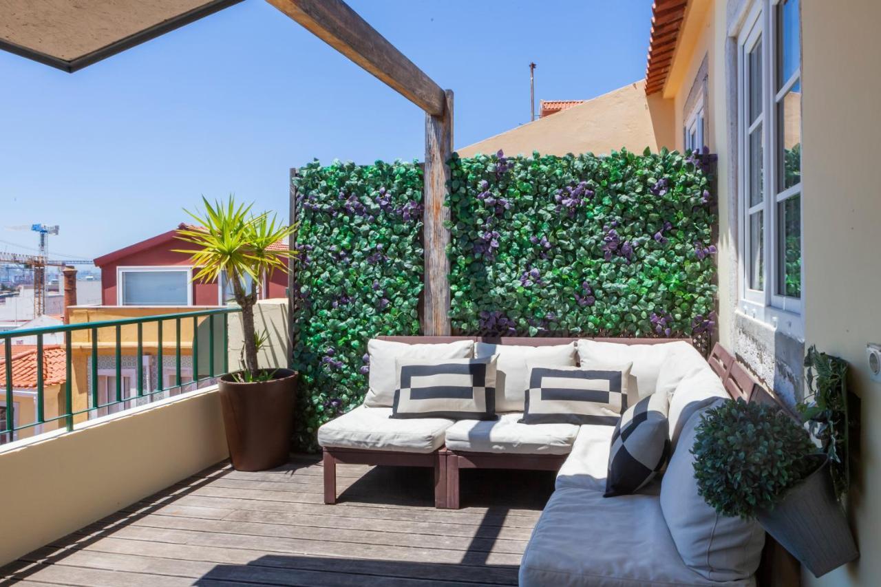 Breathtaking River-city View Two Private Terraces 3 Bedrooms And 3 Bathrooms 17th Century Building Bica Chiado District Lejlighed