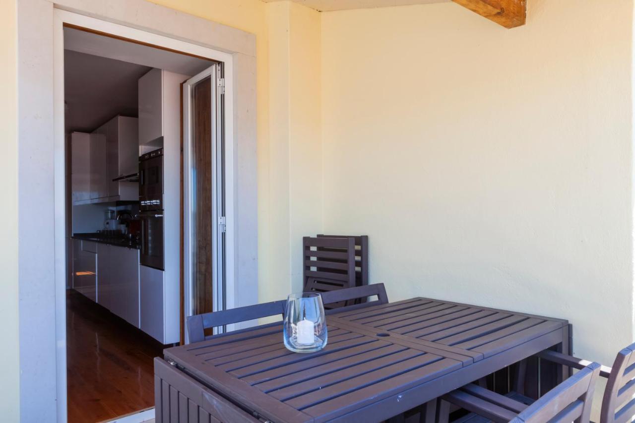 Breathtaking River-city View Two Private Terraces 3 Bedrooms And 3 Bathrooms 17th Century Building Bica Chiado District Lejlighed *