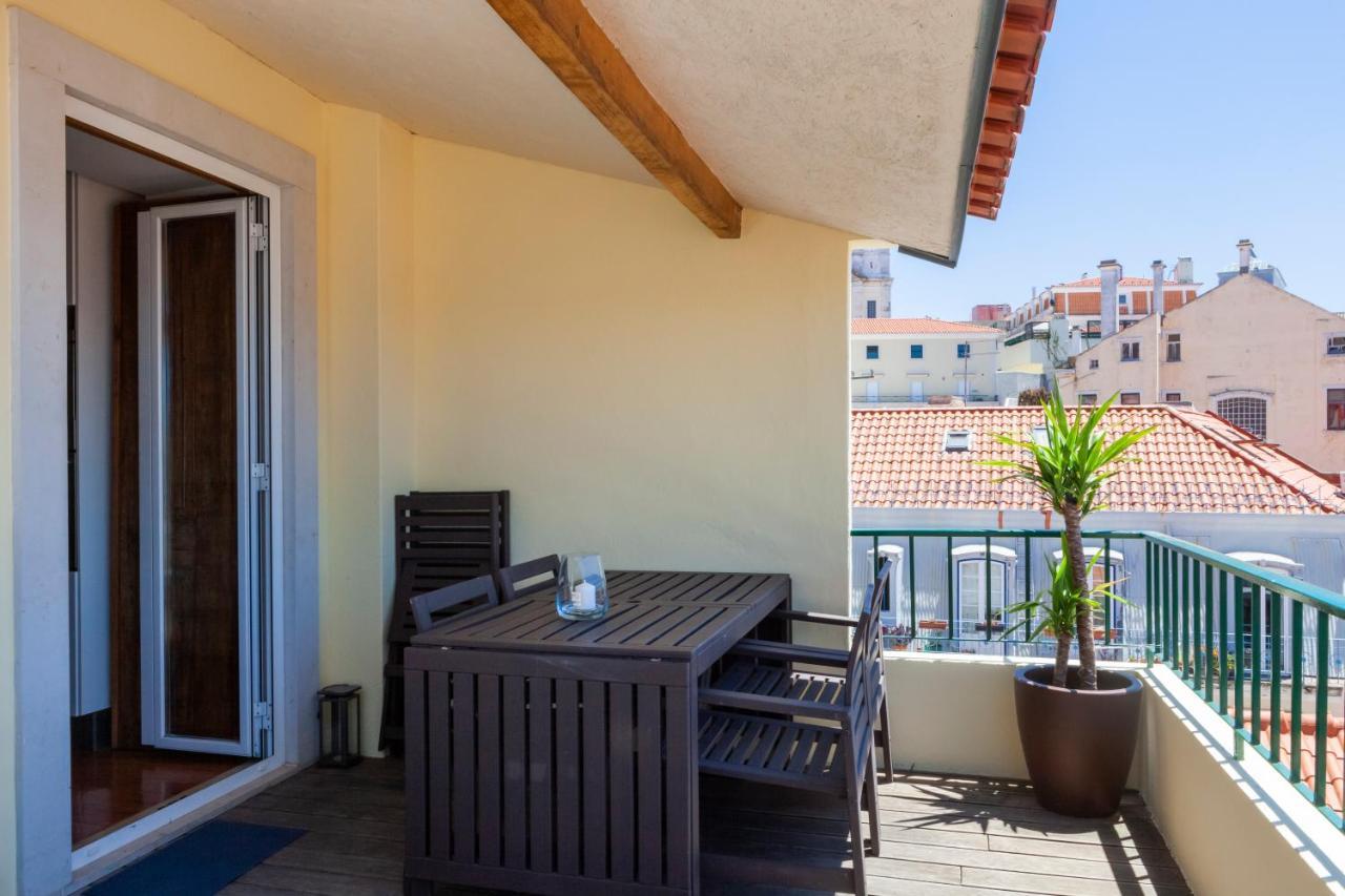 Breathtaking River-city View Two Private Terraces 3 Bedrooms And 3 Bathrooms 17th Century Building Bica Chiado District Lejlighed