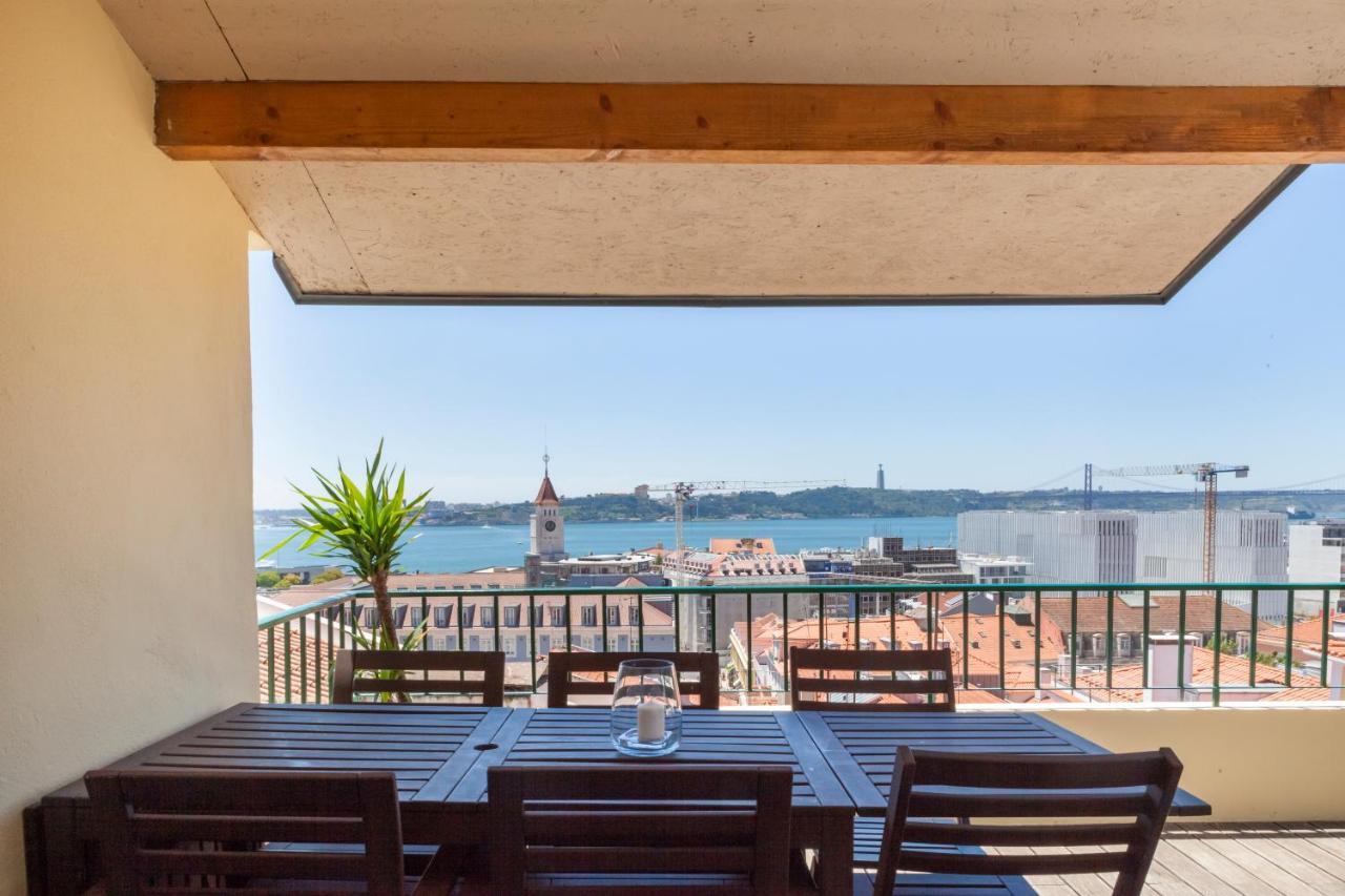 Lejlighed Breathtaking River-city View Two Private Terraces 3 Bedrooms And 3 Bathrooms 17th Century Building Bica Chiado District