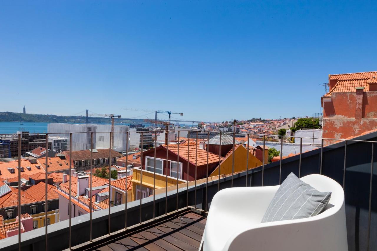 Lejlighed Breathtaking River-city View Two Private Terraces 3 Bedrooms And 3 Bathrooms 17th Century Building Bica Chiado District *