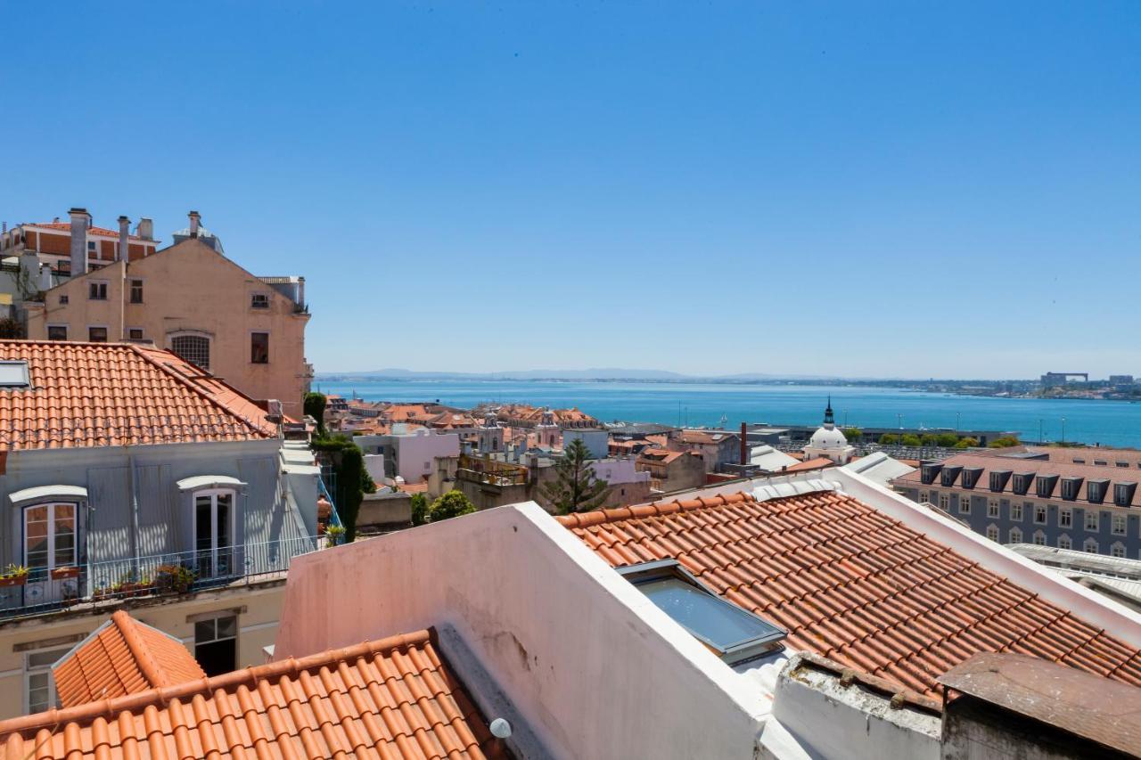 Lejlighed Breathtaking River-city View Two Private Terraces 3 Bedrooms And 3 Bathrooms 17th Century Building Bica Chiado District