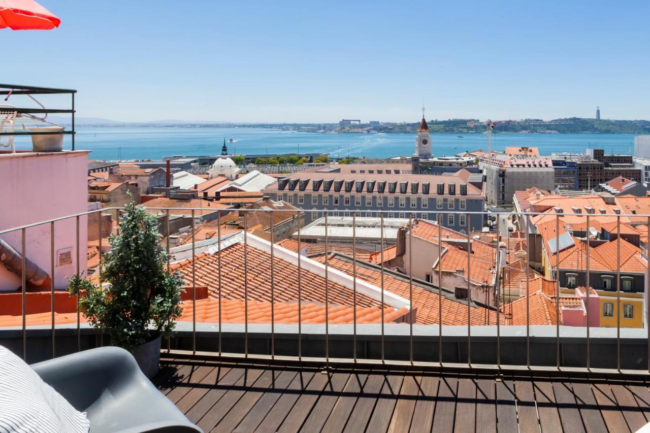 Breathtaking River-city View Two Private Terraces 3 Bedrooms And 3 Bathrooms 17th Century Building Bica Chiado District Lejlighed *