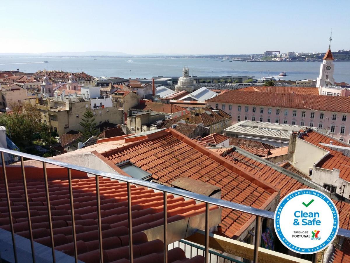 Breathtaking River-city View Two Private Terraces 3 Bedrooms&3 Bathrooms 17th Century Building Bica Chiado District Lisboa